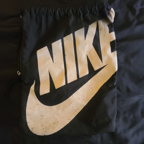 Nike Heritage Drawstring/Gymsack Bag | Black/White | Straps | Storage - Picture 2 of 5